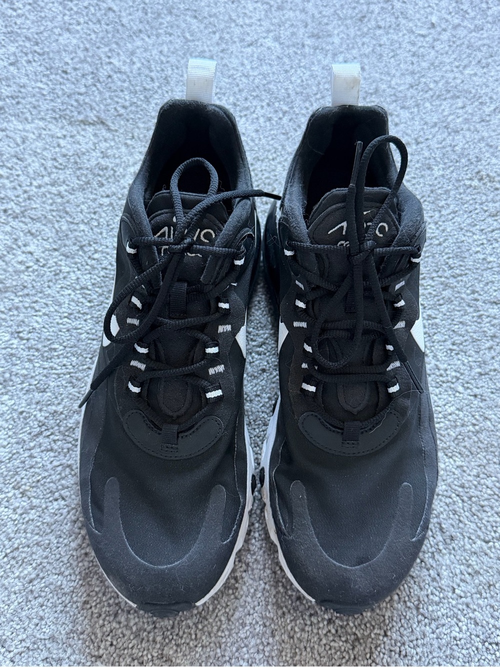 Nike 270- black and white